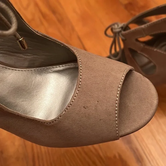 ANA Tan Lace Heels Size 7.5 - Picture 5 of 5